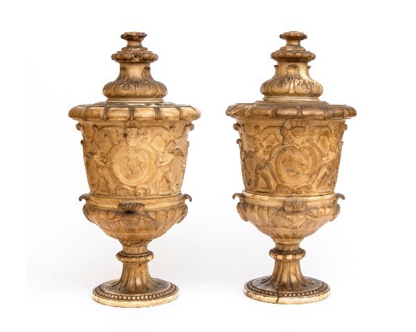 MOBILI E OGGETTI D'ARTE DAL XVI AL XX SECOLO Con arredi dalla Collezione Conte Luigi Rigi Luperti