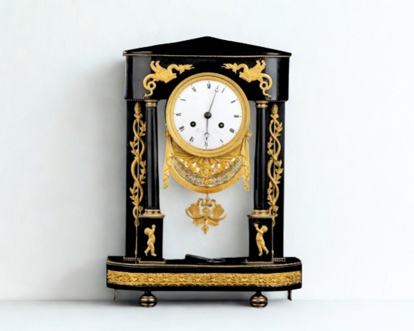 MOBILI E OGGETTI D'ARTE DAL XIV AL XX SECOLO