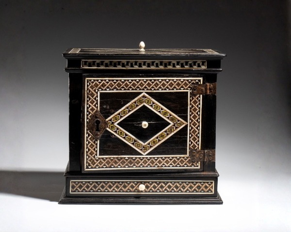 ANCIENT FURNITURE AND WORKS OF ART FROM 16th TO 20th CENTURY. Including signed French ebénisterie